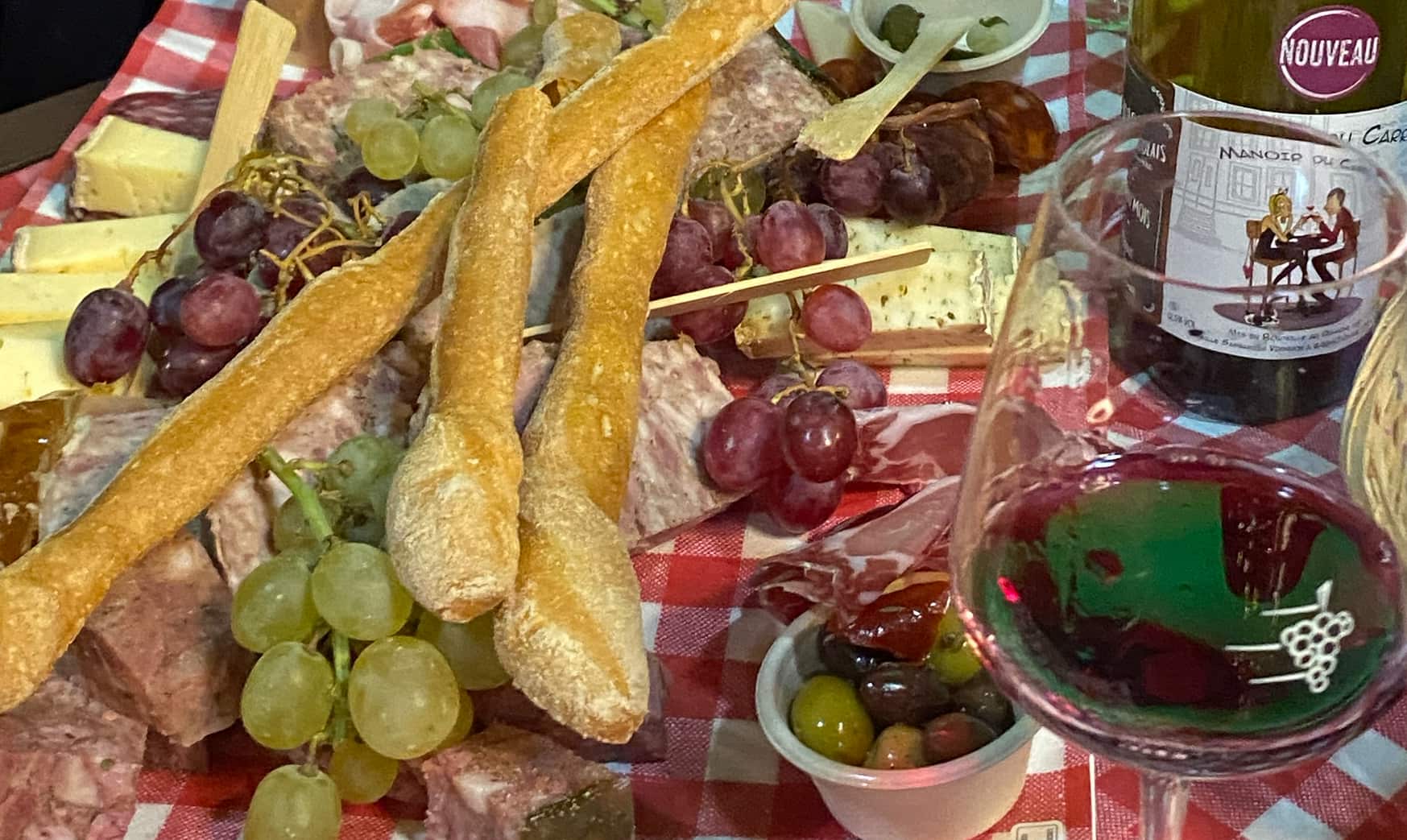 Lire la suite à propos de l’article Beaujolais nouveau et assiette gastronomique chez KOKOPELE